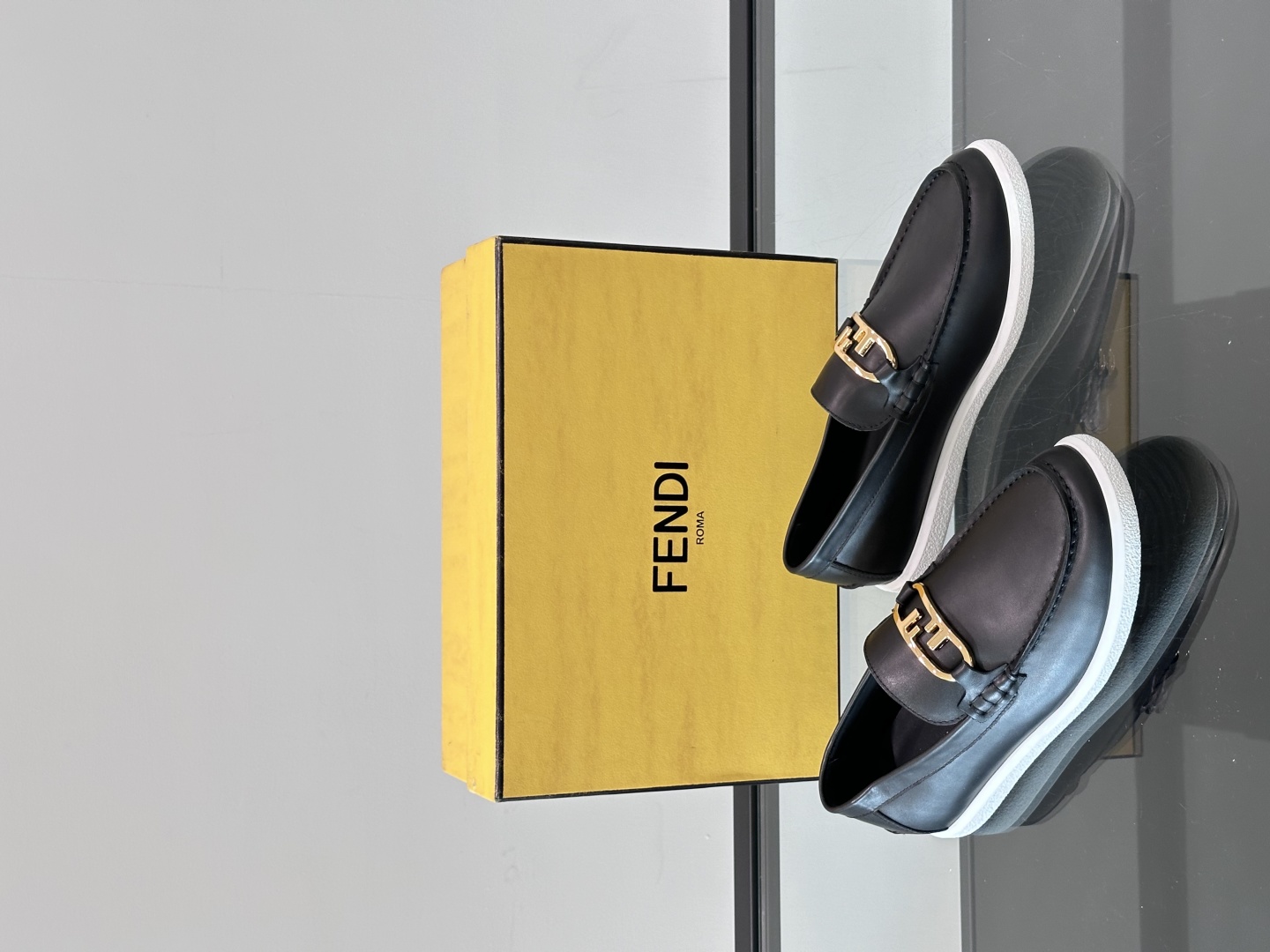 ◾️▫️Fend*～高端男士正装休闲皮鞋，高端大气，私家开模定制原版品牌五金扣装饰，小牛皮透气内里，原版
