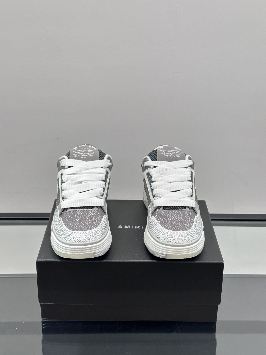 AMIRI🆕水钻面包鞋👞春夏系列新款球鞋，男士厚底面包鞋，面包鞋的大舌头设计非常特别，加厚大底，圆润的鞋