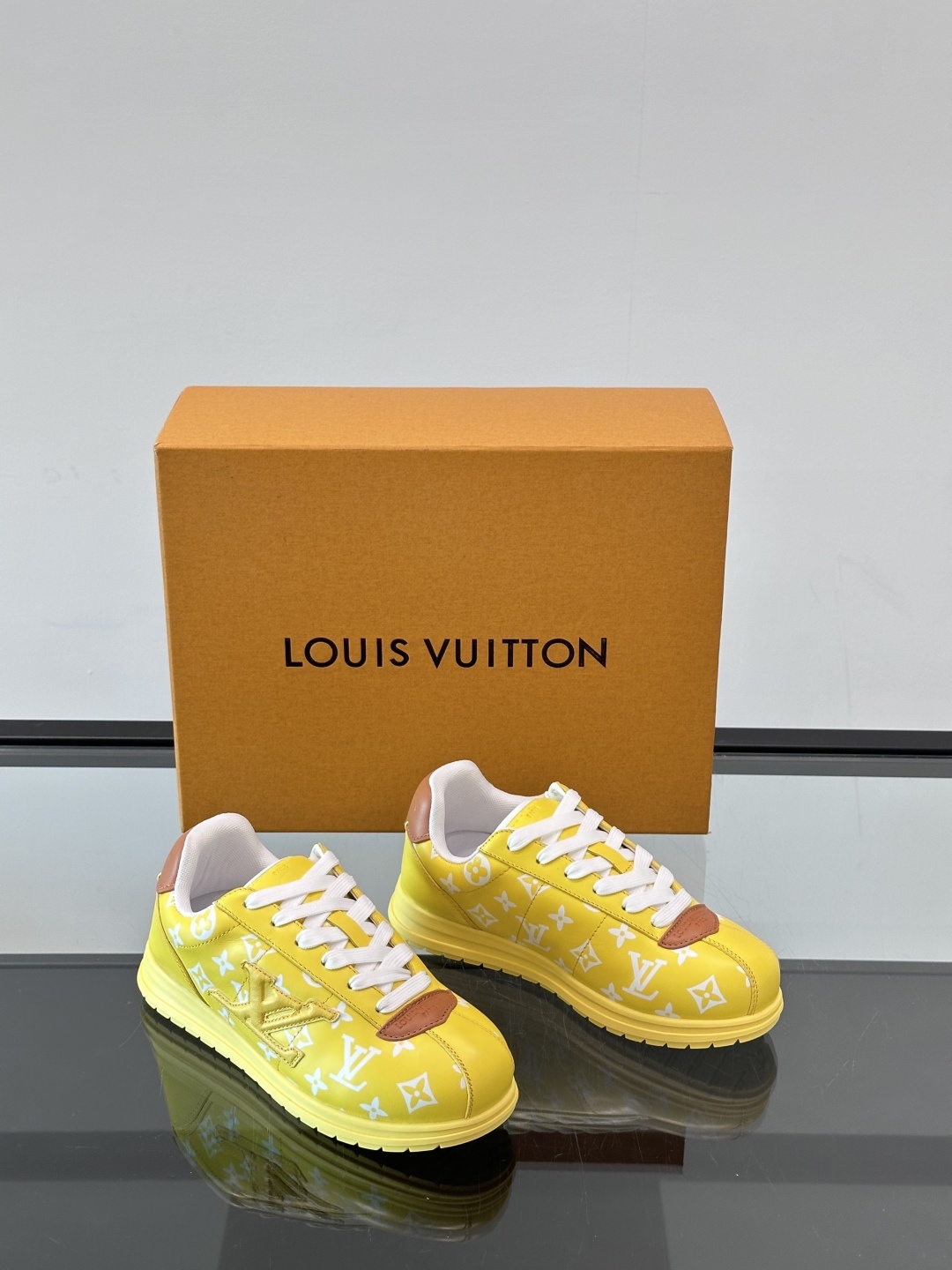 LV 🫏BUTTERSOFT运动鞋的多彩诠释结合了羊皮、LV BUTTERSOFT运动鞋的多彩诠释结合了