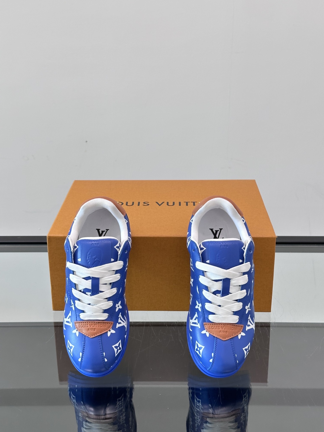 LV 🫏BUTTERSOFT运动鞋的多彩诠释结合了羊皮、LV BUTTERSOFT运动鞋的多彩诠释结合了