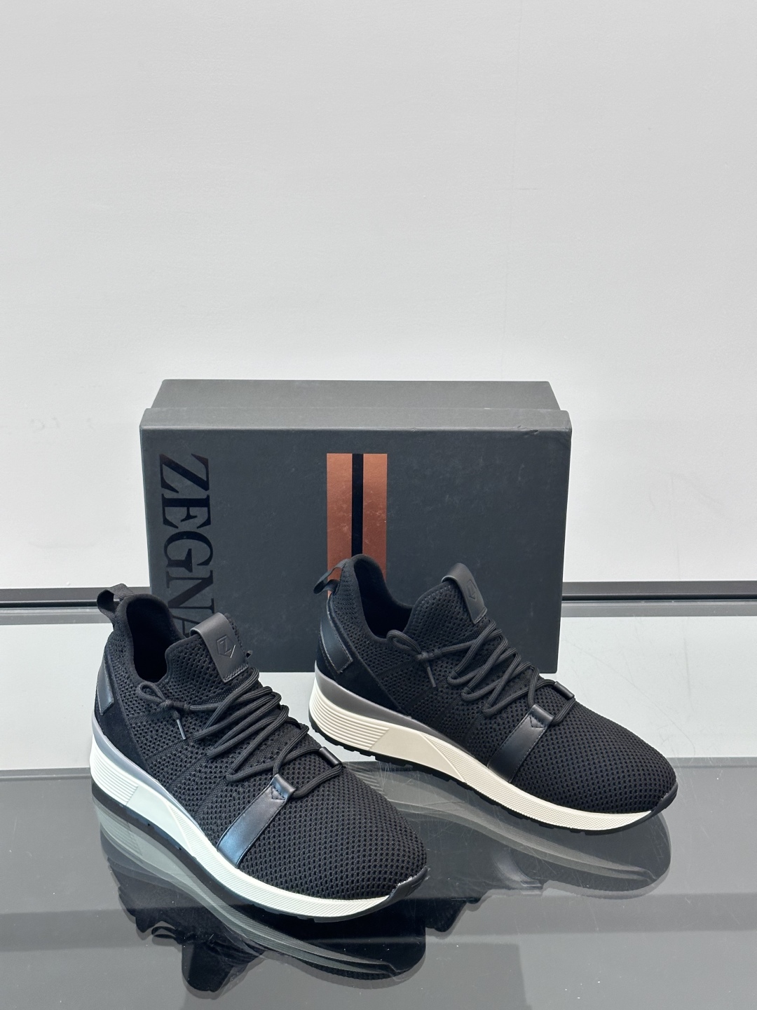 Zegna/杰尼亚全新男士休闲鞋。高定原版一致的特殊弹力针织面料，加密一体飞织面料，确保多季节的实用性和
