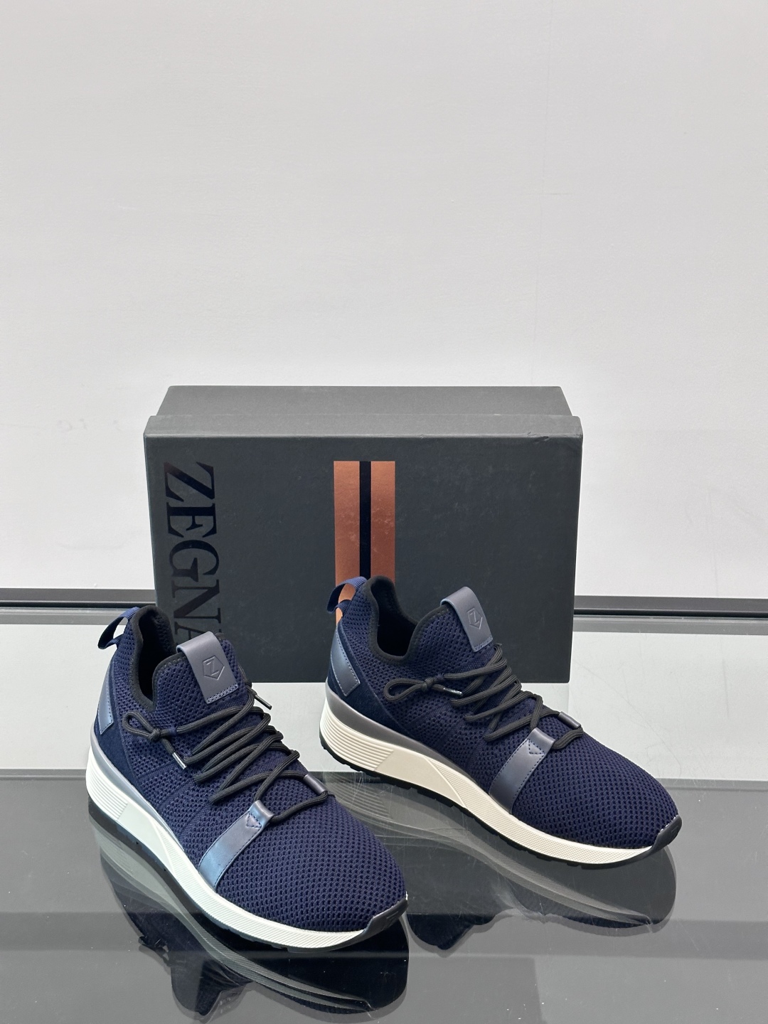 Zegna/杰尼亚全新男士休闲鞋。高定原版一致的特殊弹力针织面料，加密一体飞织面料，确保多季节的实用性和