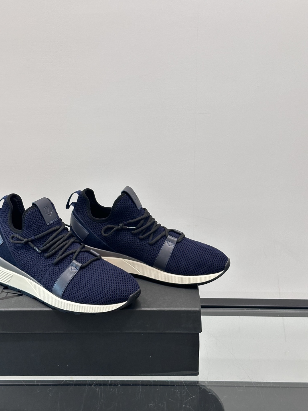 Zegna/杰尼亚全新男士休闲鞋。高定原版一致的特殊弹力针织面料，加密一体飞织面料，确保多季节的实用性和