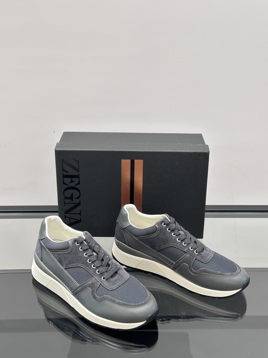Zegna/杰尼亚 新款男士休闲运动鞋，原材料代工 采用进口小牛皮制作，舒适透气，皮质细腻 精致有光泽 