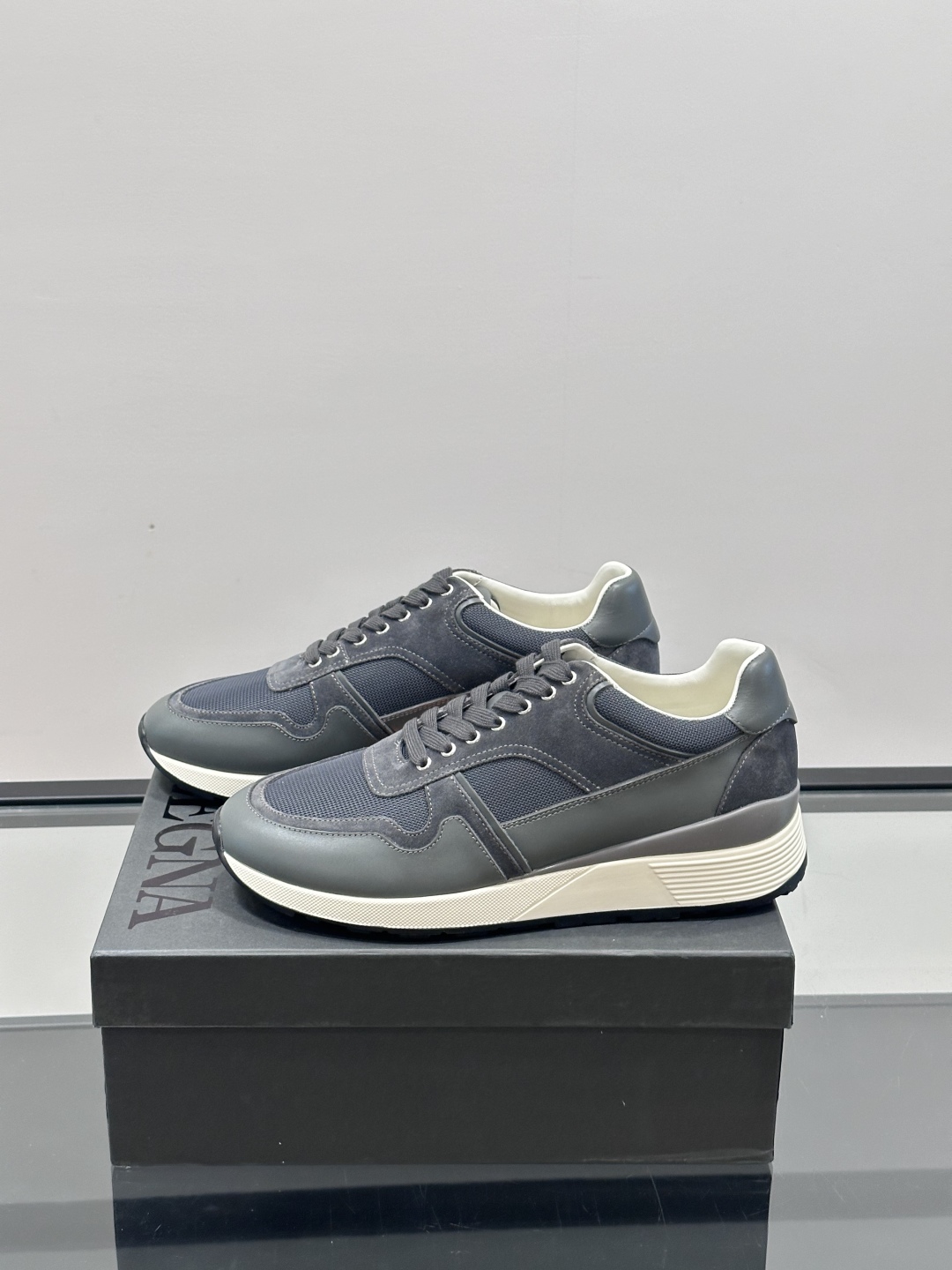 Zegna/杰尼亚 新款男士休闲运动鞋，原材料代工 采用进口小牛皮制作，舒适透气，皮质细腻 精致有光泽 