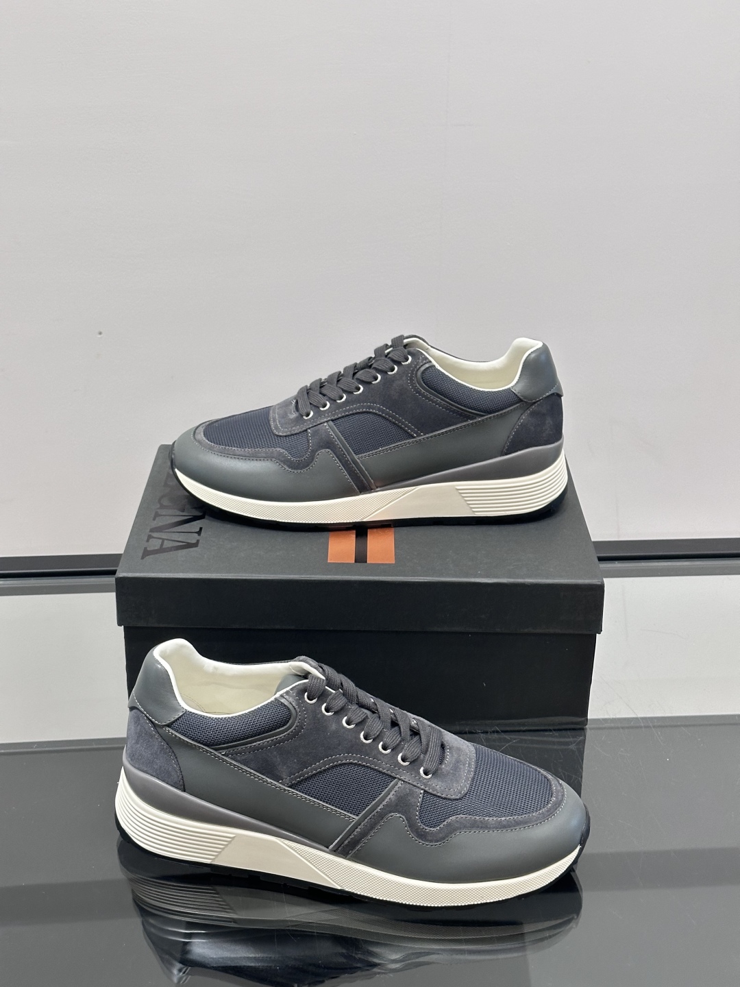 Zegna/杰尼亚 新款男士休闲运动鞋，原材料代工 采用进口小牛皮制作，舒适透气，皮质细腻 精致有光泽 