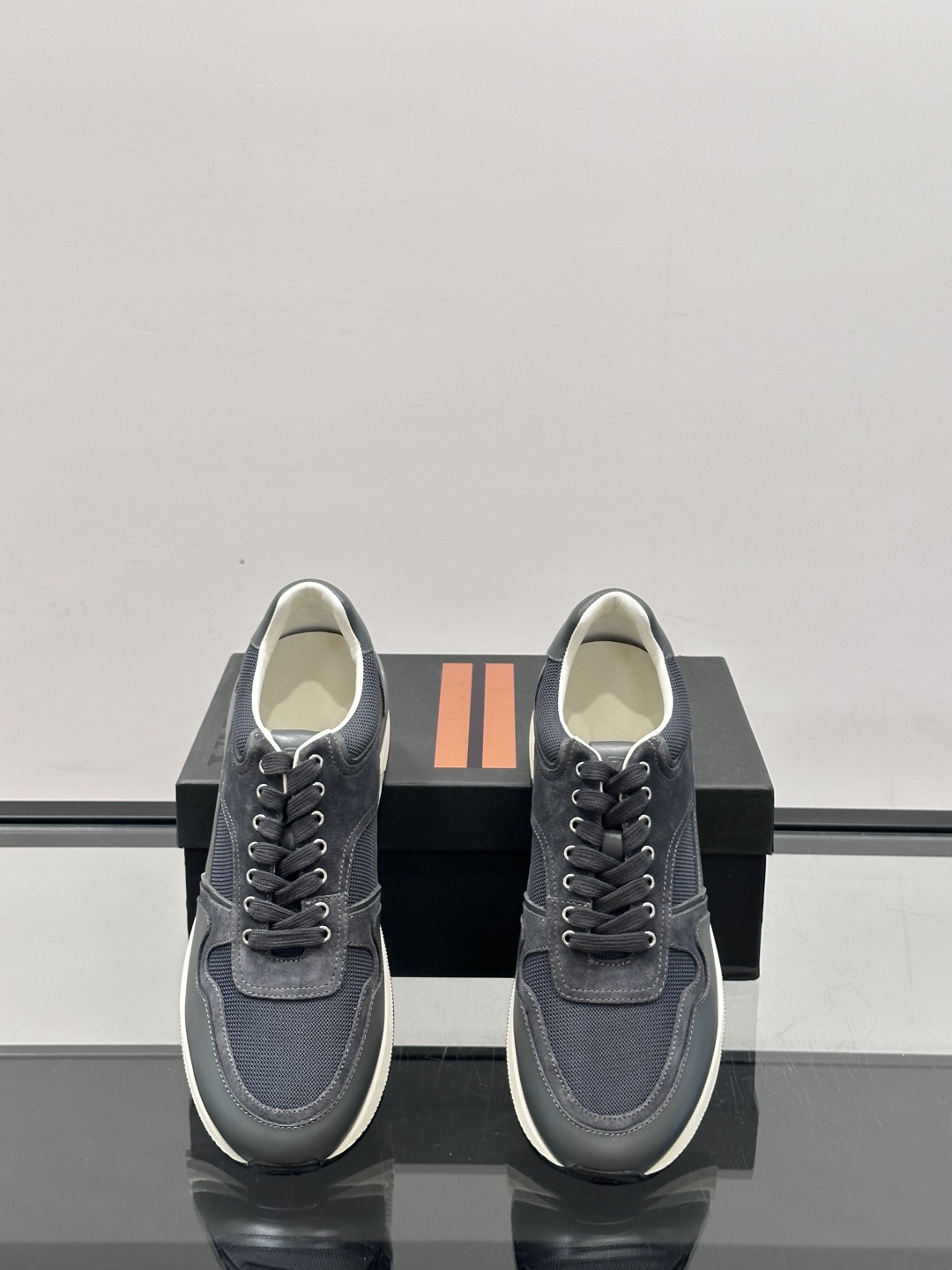 Zegna/杰尼亚 新款男士休闲运动鞋，原材料代工 采用进口小牛皮制作，舒适透气，皮质细腻 精致有光泽 