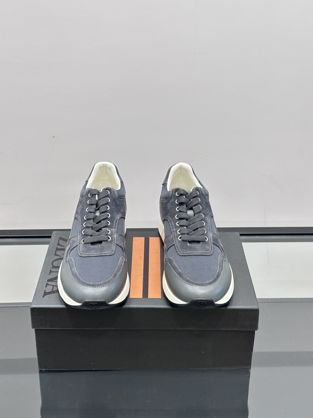 Zegna/杰尼亚 新款男士休闲运动鞋，原材料代工 采用进口小牛皮制作，舒适透气，皮质细腻 精致有光泽 