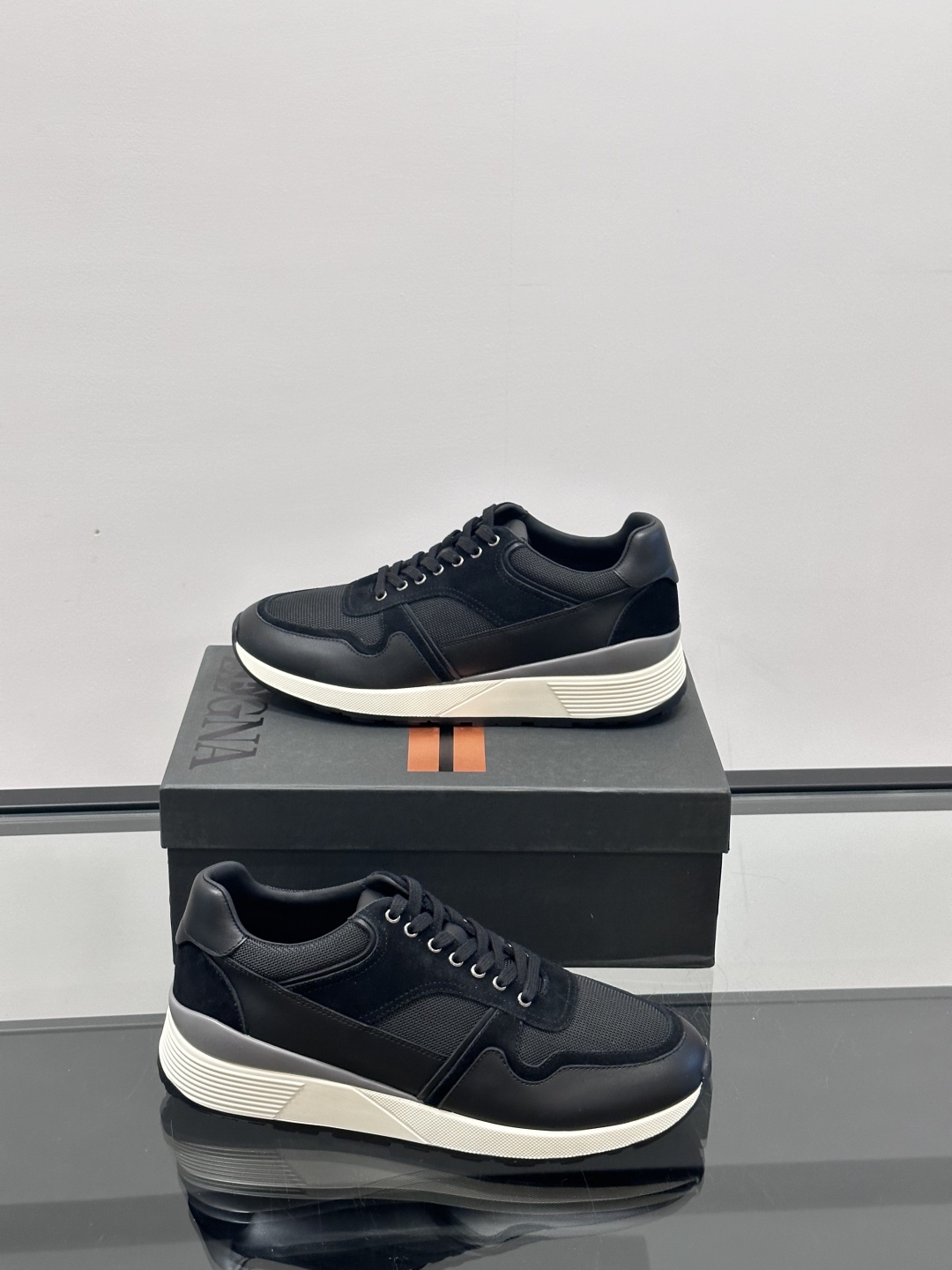 Zegna/杰尼亚 新款男士休闲运动鞋，原材料代工 采用进口小牛皮制作，舒适透气，皮质细腻 精致有光泽 