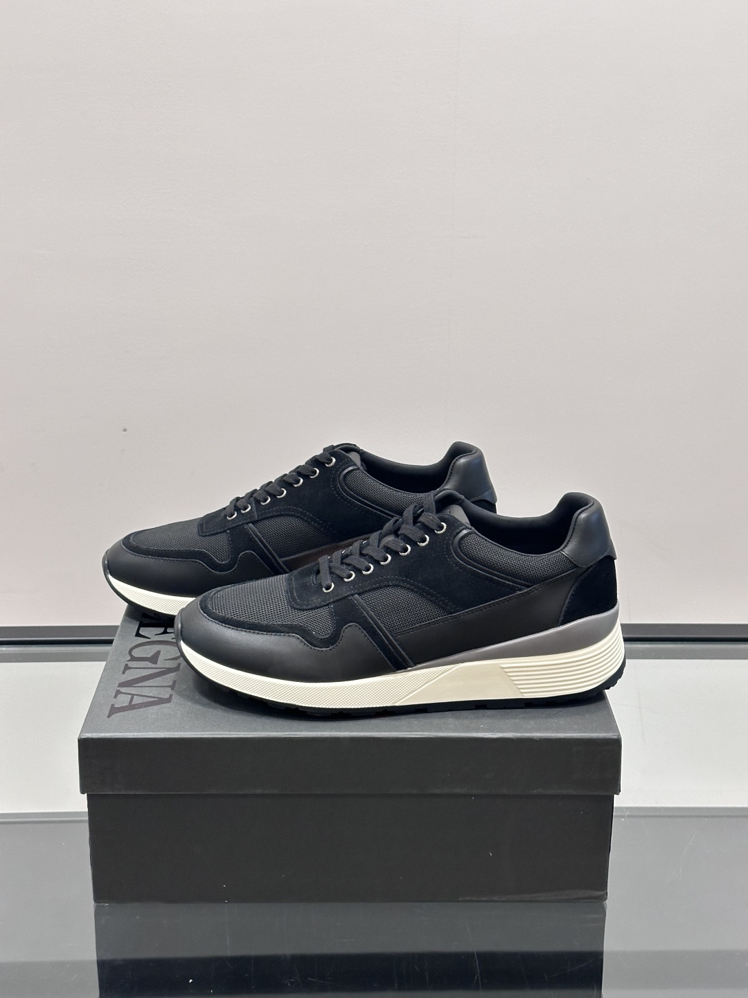 Zegna/杰尼亚 新款男士休闲运动鞋，原材料代工 采用进口小牛皮制作，舒适透气，皮质细腻 精致有光泽 