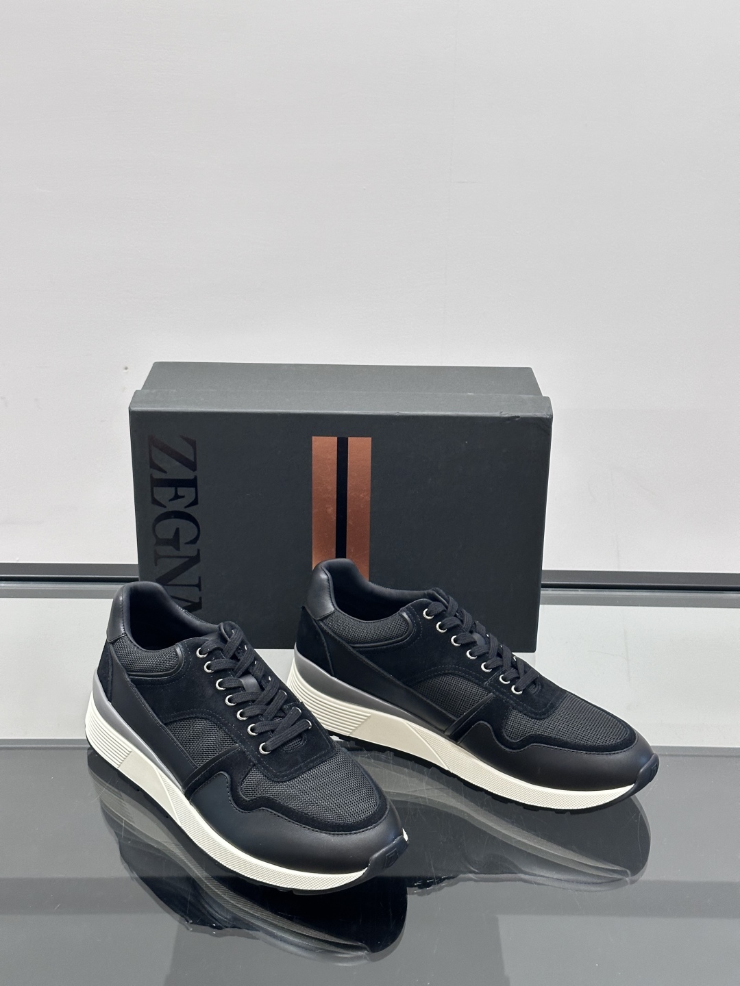 Zegna/杰尼亚 新款男士休闲运动鞋，原材料代工 采用进口小牛皮制作，舒适透气，皮质细腻 精致有光泽 