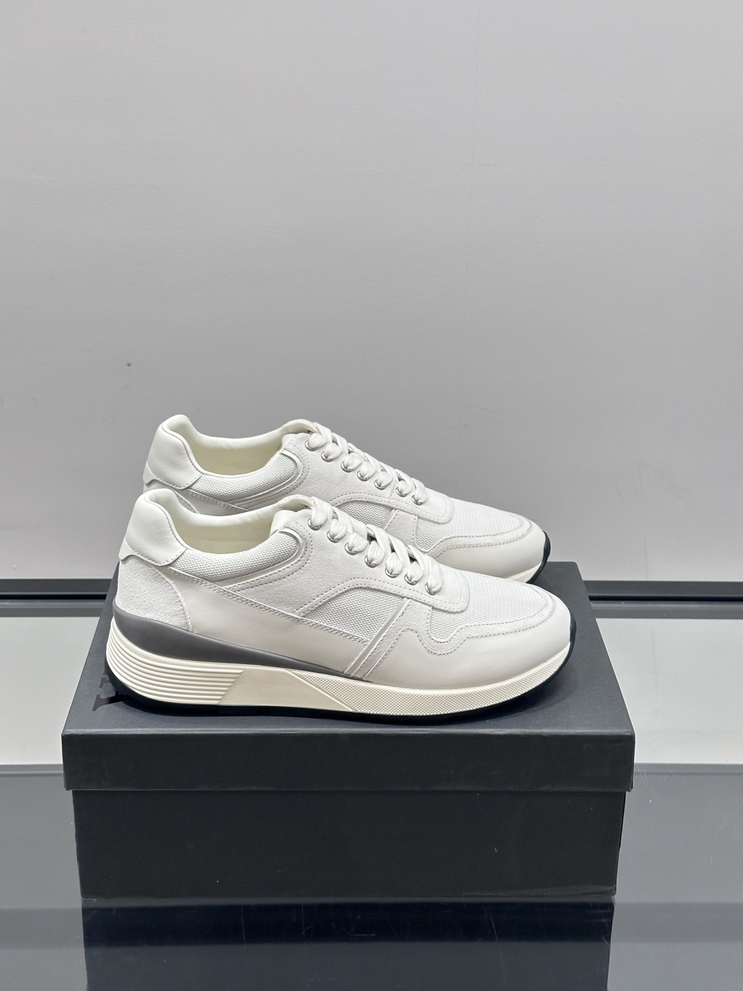 Zegna/杰尼亚 新款男士休闲运动鞋，原材料代工 采用进口小牛皮制作，舒适透气，皮质细腻 精致有光泽 
