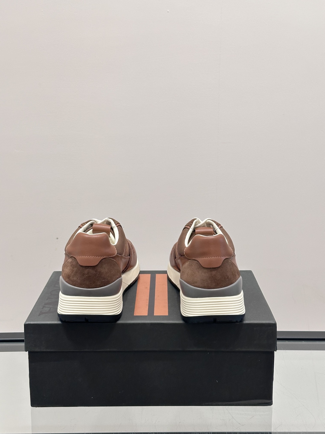 Zegna/杰尼亚 新款男士休闲运动鞋，原材料代工 采用进口小牛皮制作，舒适透气，皮质细腻 精致有光泽 