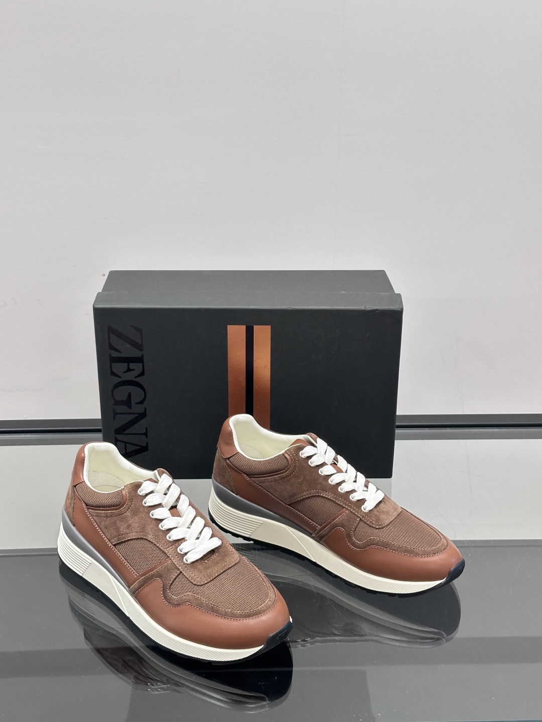 Zegna/杰尼亚 新款男士休闲运动鞋，原材料代工 采用进口小牛皮制作，舒适透气，皮质细腻 精致有光泽 