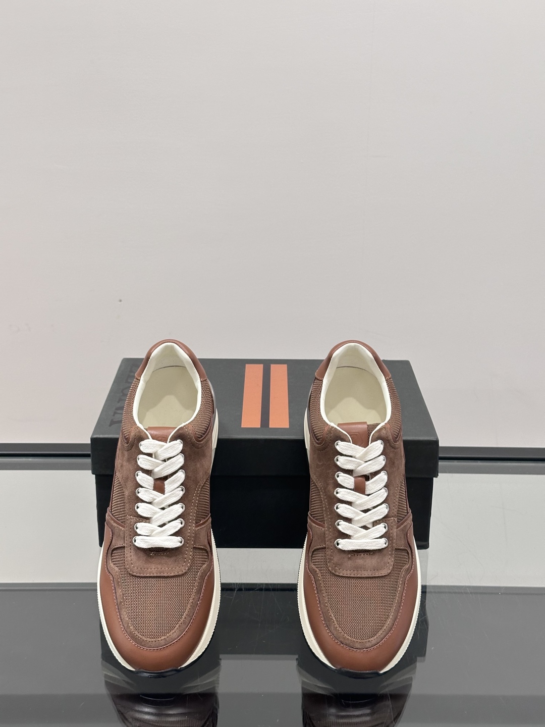 Zegna/杰尼亚 新款男士休闲运动鞋，原材料代工 采用进口小牛皮制作，舒适透气，皮质细腻 精致有光泽 