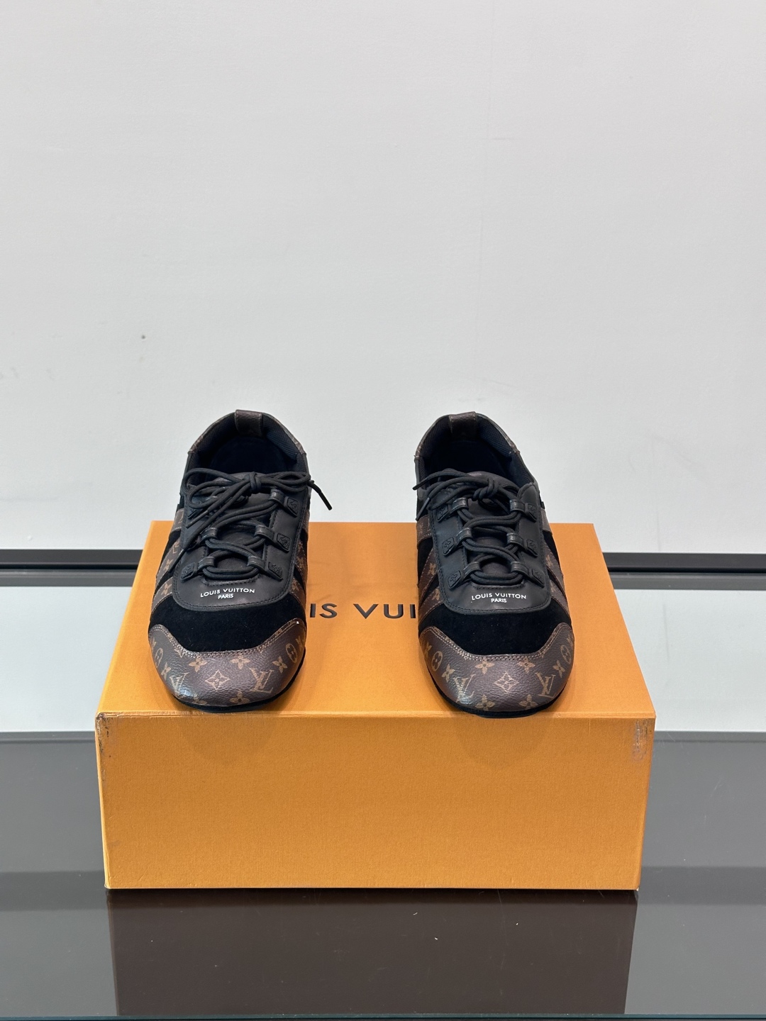  𝐋𝐕 𝐒𝐧𝐞𝐚𝐤𝐞𝐫𝐢𝐧𝐚☑️驴牌运动鞋近来热度居高不下！品牌代言人宋茜､周冬雨,品牌大使钟楚曦､欧阳