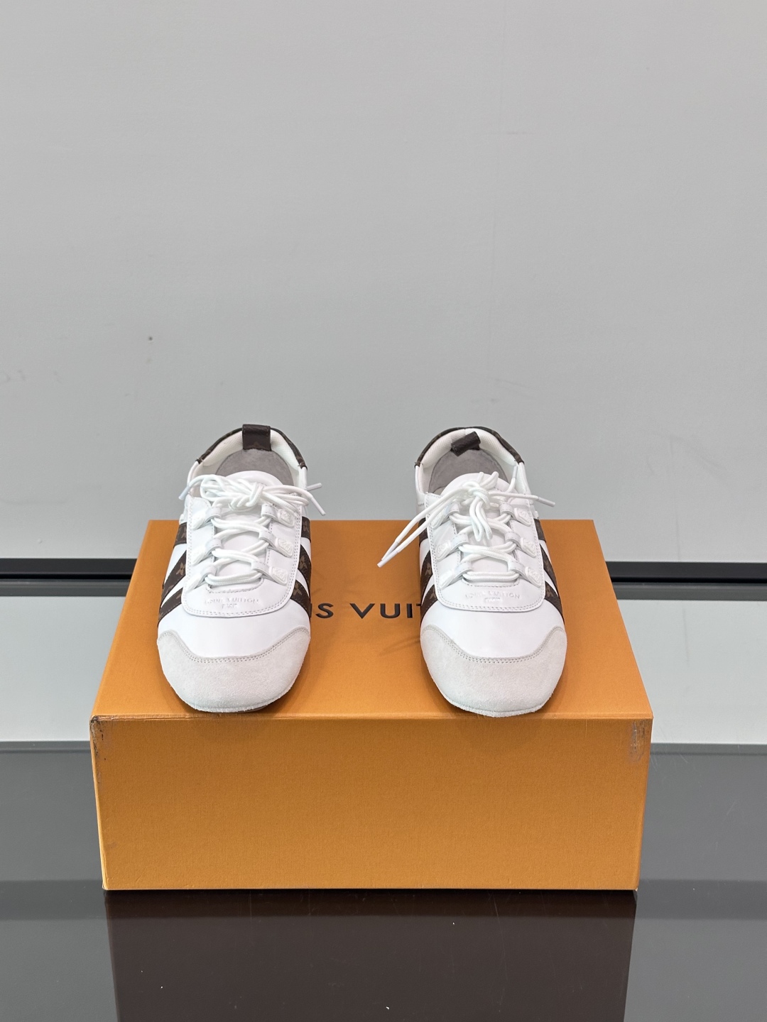  𝐋𝐕 𝐒𝐧𝐞𝐚𝐤𝐞𝐫𝐢𝐧𝐚☑️驴牌运动鞋近来热度居高不下！品牌代言人宋茜､周冬雨,品牌大使钟楚曦､欧阳
