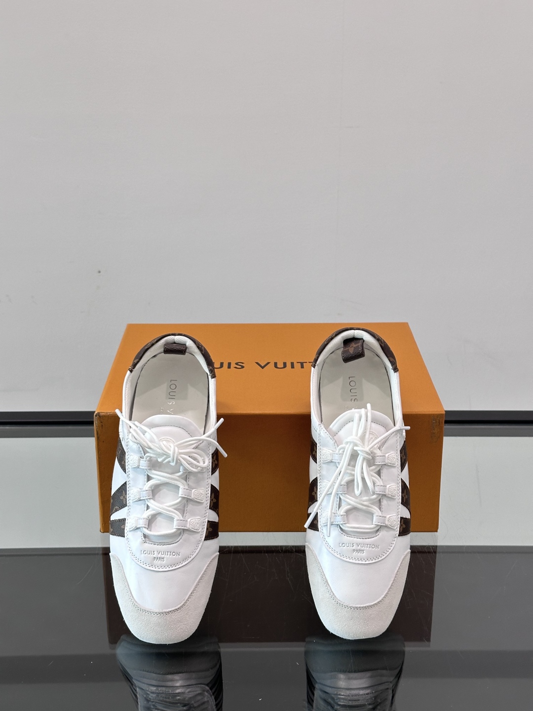  𝐋𝐕 𝐒𝐧𝐞𝐚𝐤𝐞𝐫𝐢𝐧𝐚☑️驴牌运动鞋近来热度居高不下！品牌代言人宋茜､周冬雨,品牌大使钟楚曦､欧阳