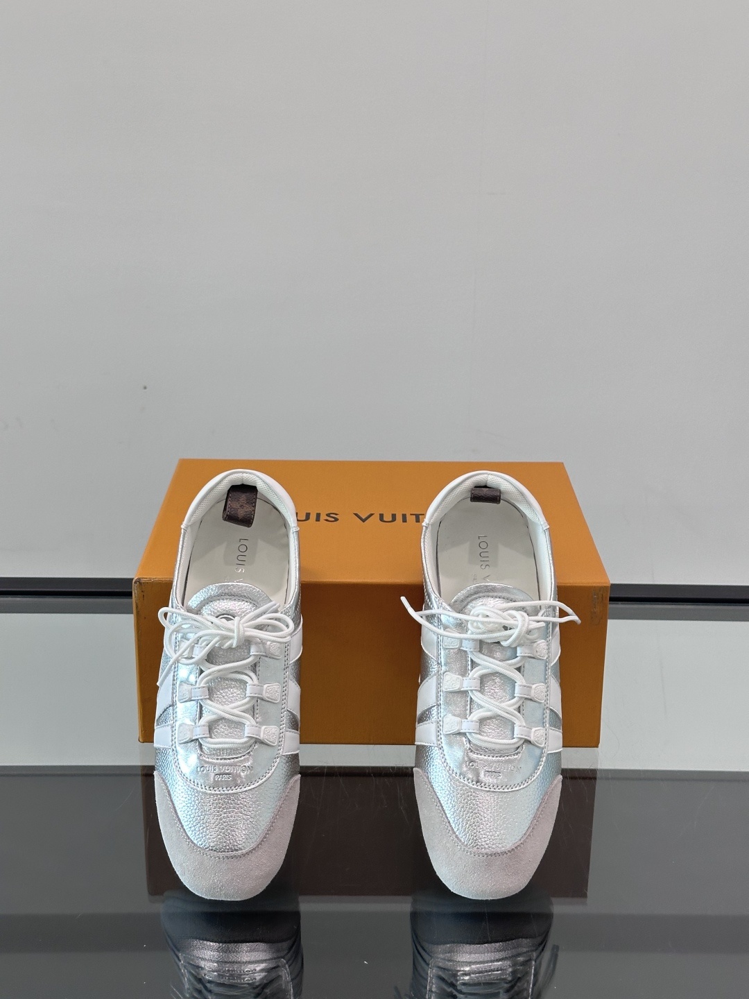 𝐋𝐕 𝐒𝐧𝐞𝐚𝐤𝐞𝐫𝐢𝐧𝐚☑️驴牌运动鞋近来热度居高不下!品牌代言人宋茜、周冬雨,品牌大使钟楚曦、欧阳