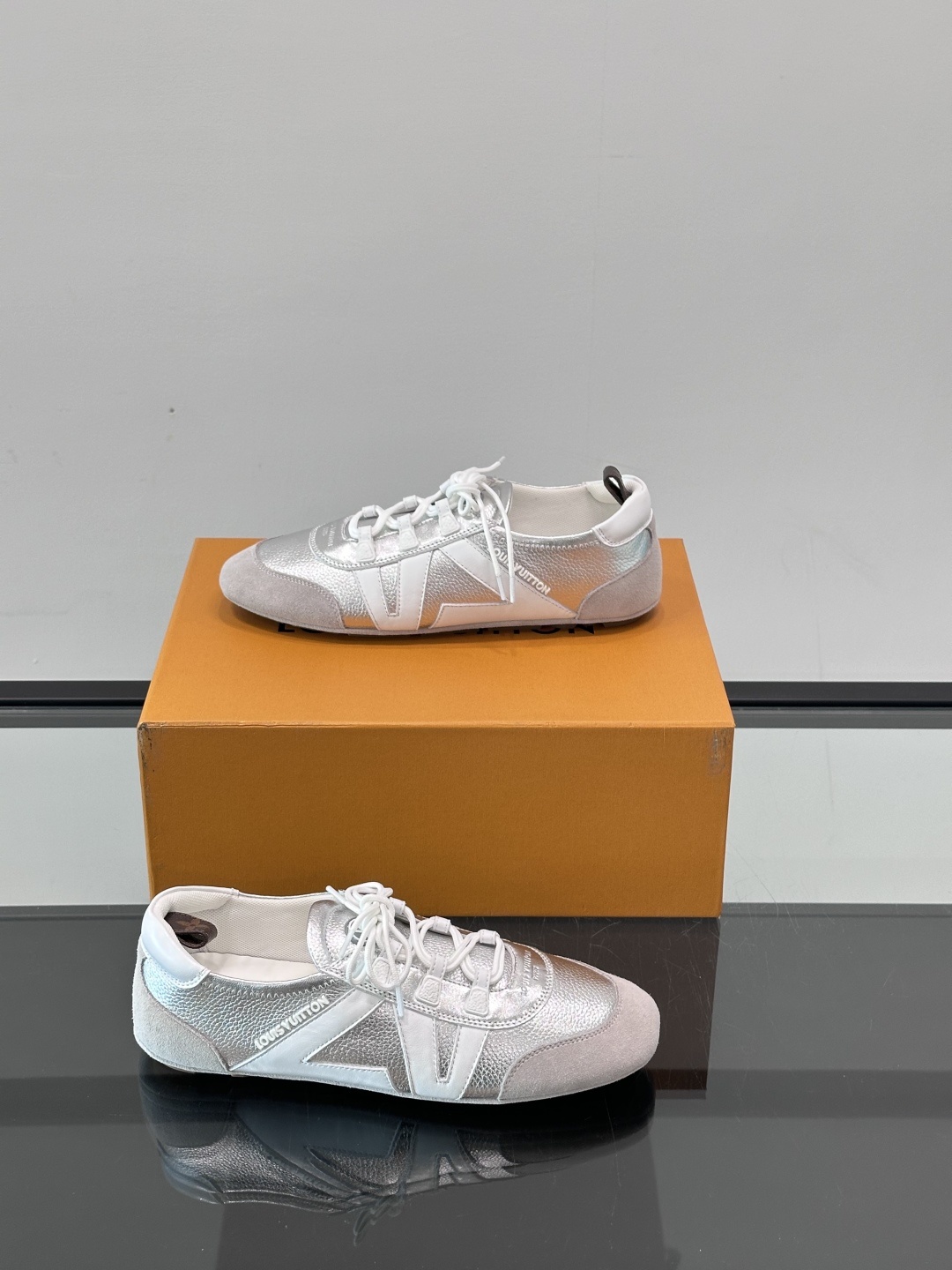 𝐋𝐕 𝐒𝐧𝐞𝐚𝐤𝐞𝐫𝐢𝐧𝐚☑️驴牌运动鞋近来热度居高不下!品牌代言人宋茜、周冬雨,品牌大使钟楚曦、欧阳