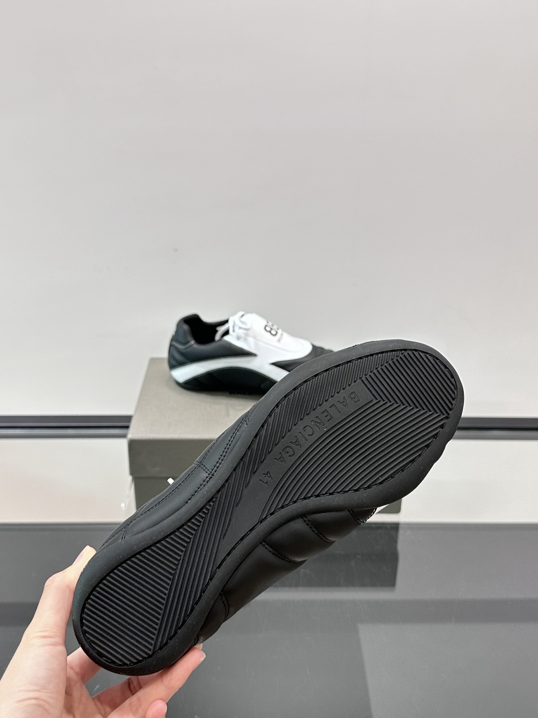 Balenciaga BB拳击鞋。Zen 足球风热潮▪️最近很流行平底鞋 比samba好穿很多！！！巴黎