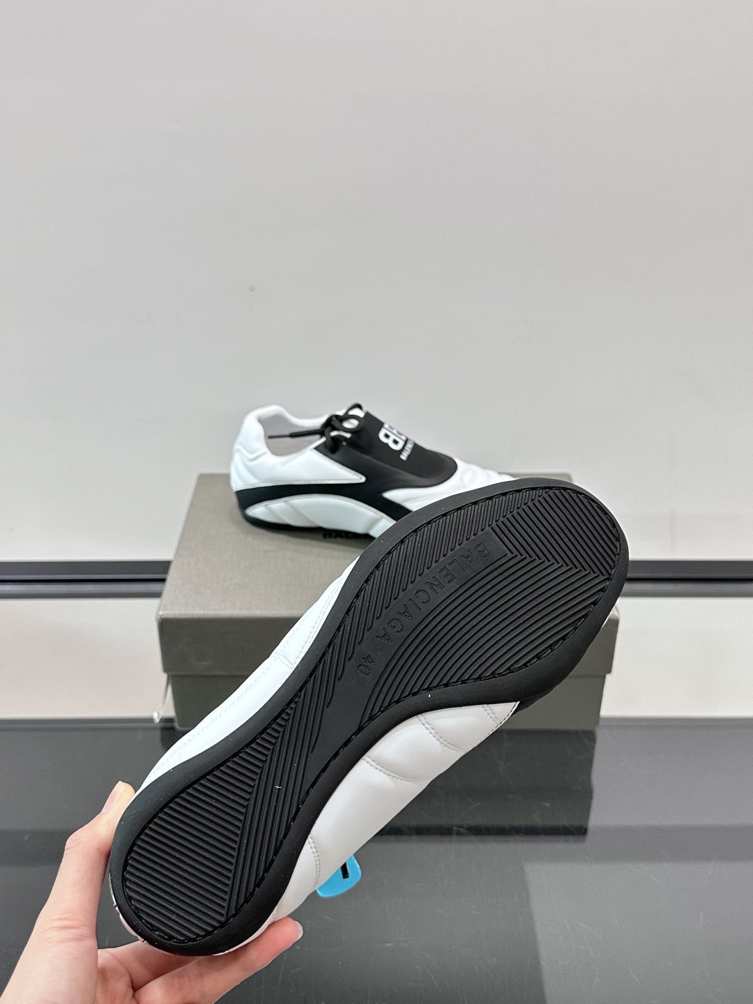 Balenciaga BB拳击鞋。Zen 足球风热潮▪️最近很流行平底鞋 比samba好穿很多！！！巴黎