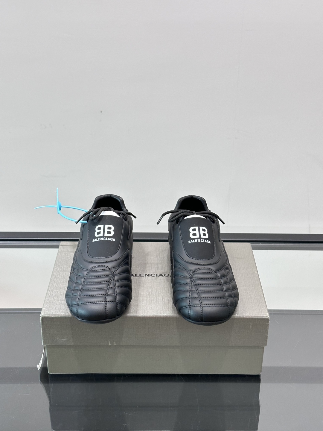Balenciaga BB拳击鞋。Zen 足球风热潮▪️最近很流行平底鞋 比samba好穿很多！！！巴黎