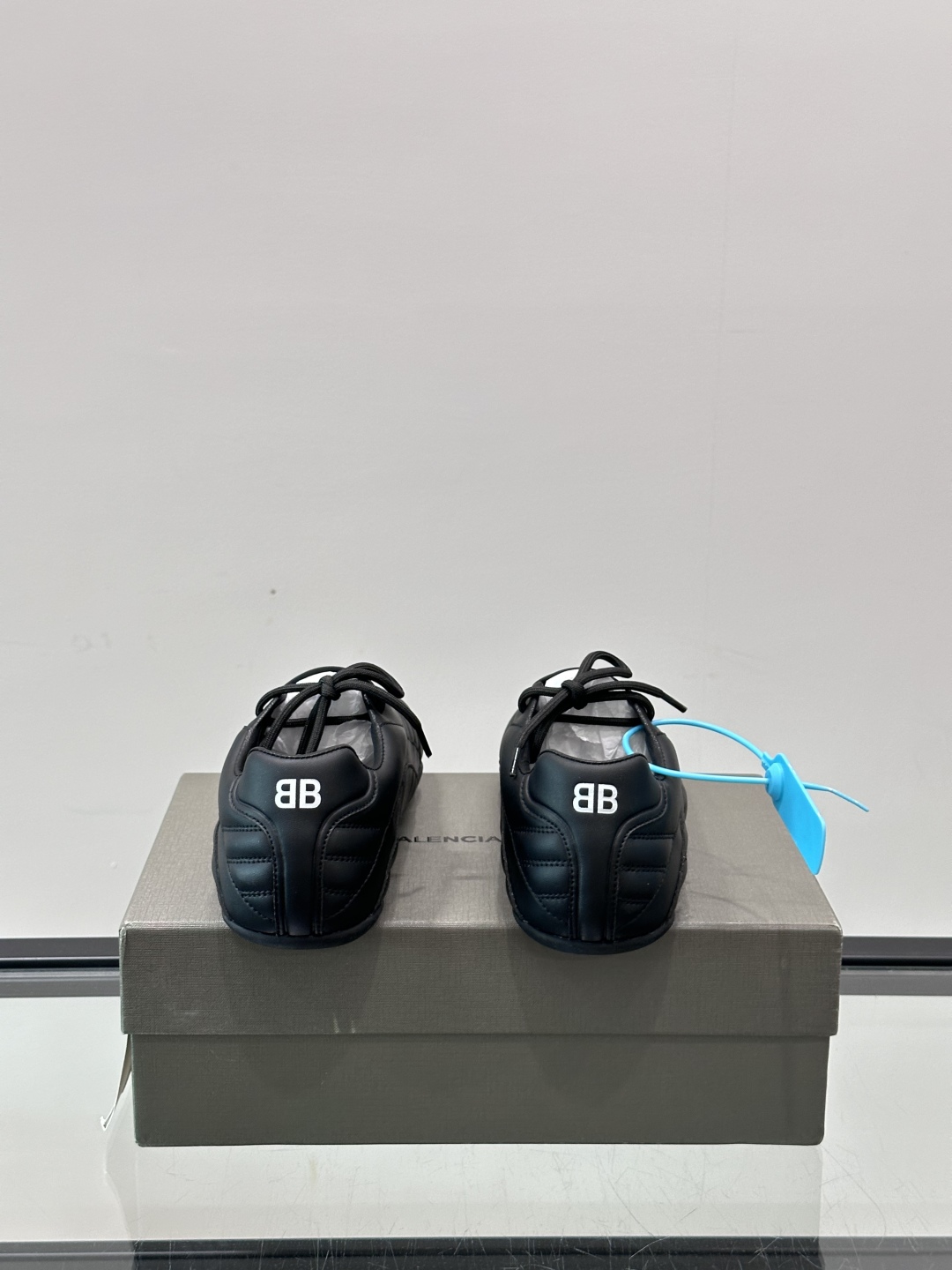 Balenciaga BB拳击鞋。Zen 足球风热潮▪️最近很流行平底鞋 比samba好穿很多！！！巴黎