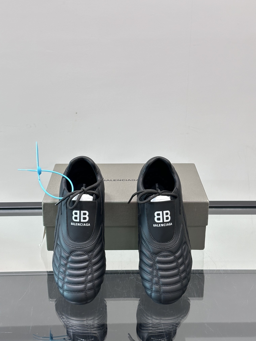 Balenciaga BB拳击鞋。Zen 足球风热潮▪️最近很流行平底鞋 比samba好穿很多！！！巴黎