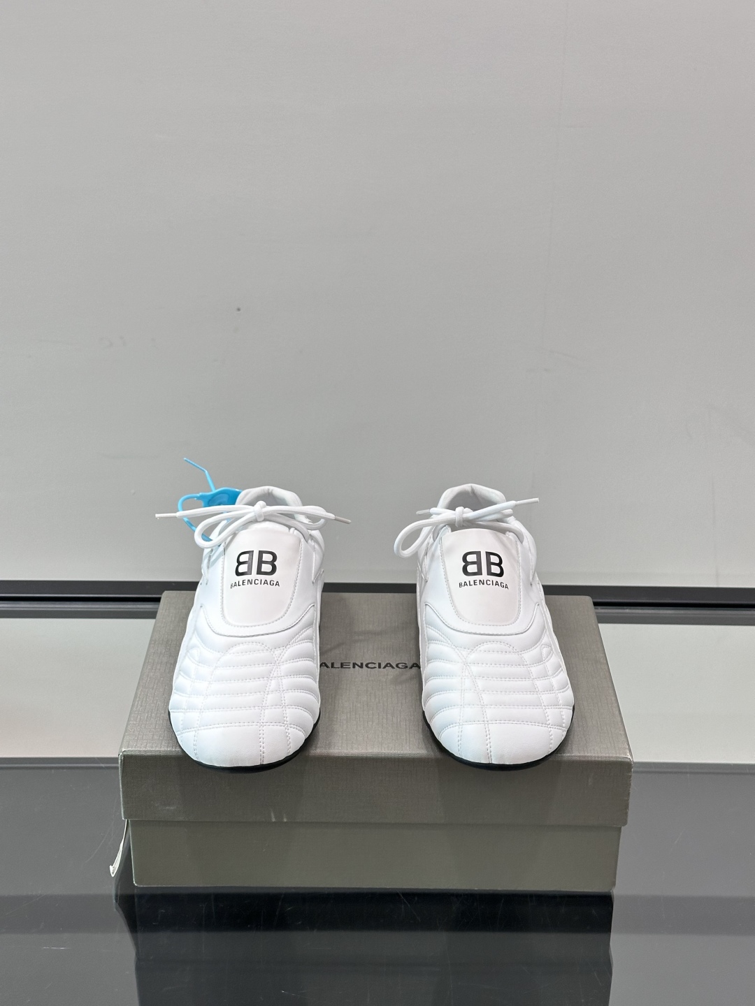 Balenciaga BB拳击鞋。Zen 足球风热潮▪️最近很流行平底鞋 比samba好穿很多！！！巴黎