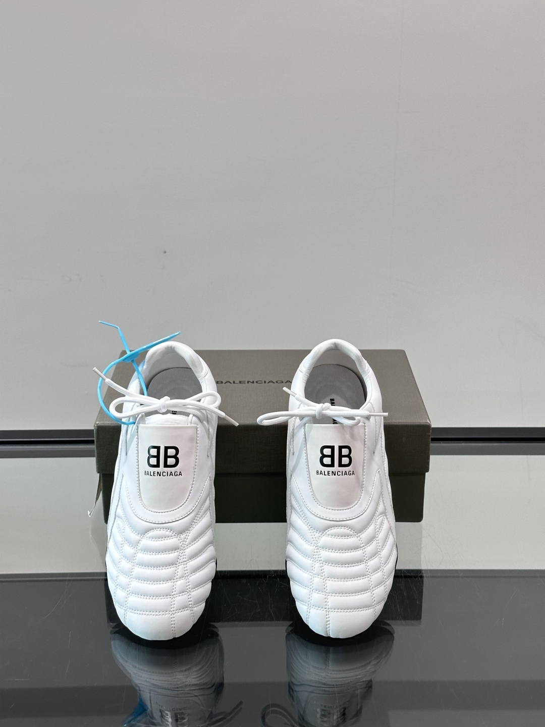 Balenciaga BB拳击鞋。Zen 足球风热潮▪️最近很流行平底鞋 比samba好穿很多！！！巴黎