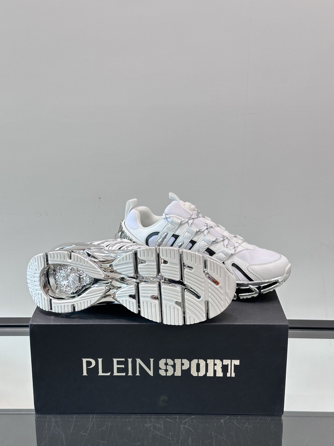 PHILIPP PLEIN德国潮牌，原单精品，高端男士休闲运动鞋，特殊渠道货，品质超赞！五金细节极具质感