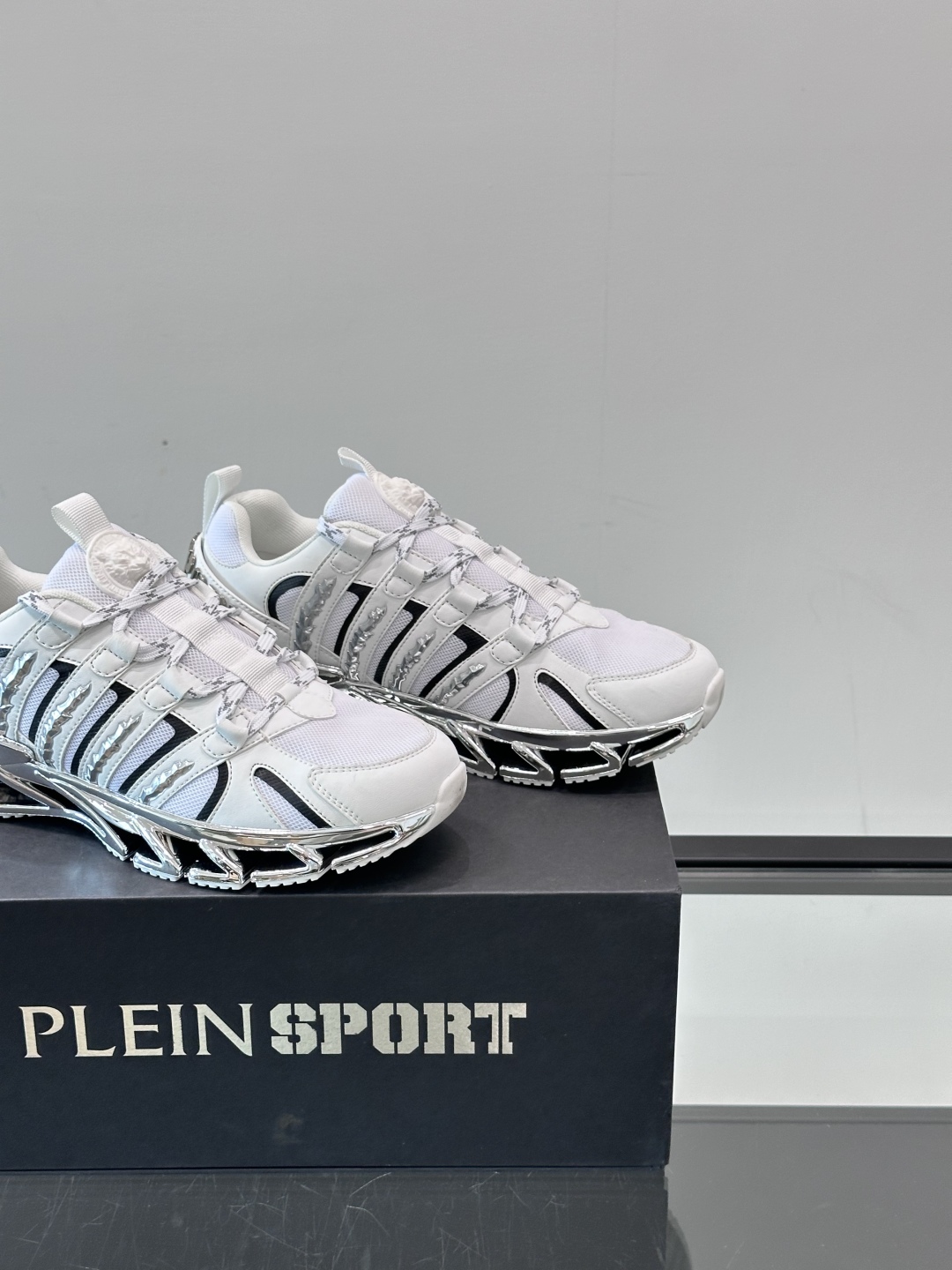 PHILIPP PLEIN德国潮牌，原单精品，高端男士休闲运动鞋，特殊渠道货，品质超赞！五金细节极具质感