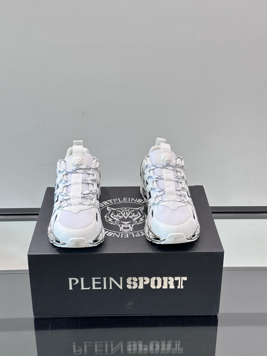 PHILIPP PLEIN德国潮牌，原单精品，高端男士休闲运动鞋，特殊渠道货，品质超赞！五金细节极具质感
