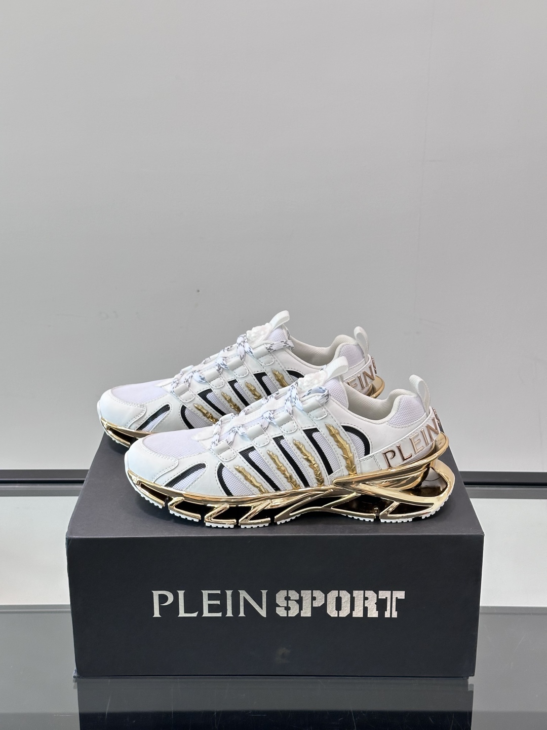 PHILIPP PLEIN德国潮牌，原单精品，高端男士休闲运动鞋，特殊渠道货，品质超赞！五金细节极具质感