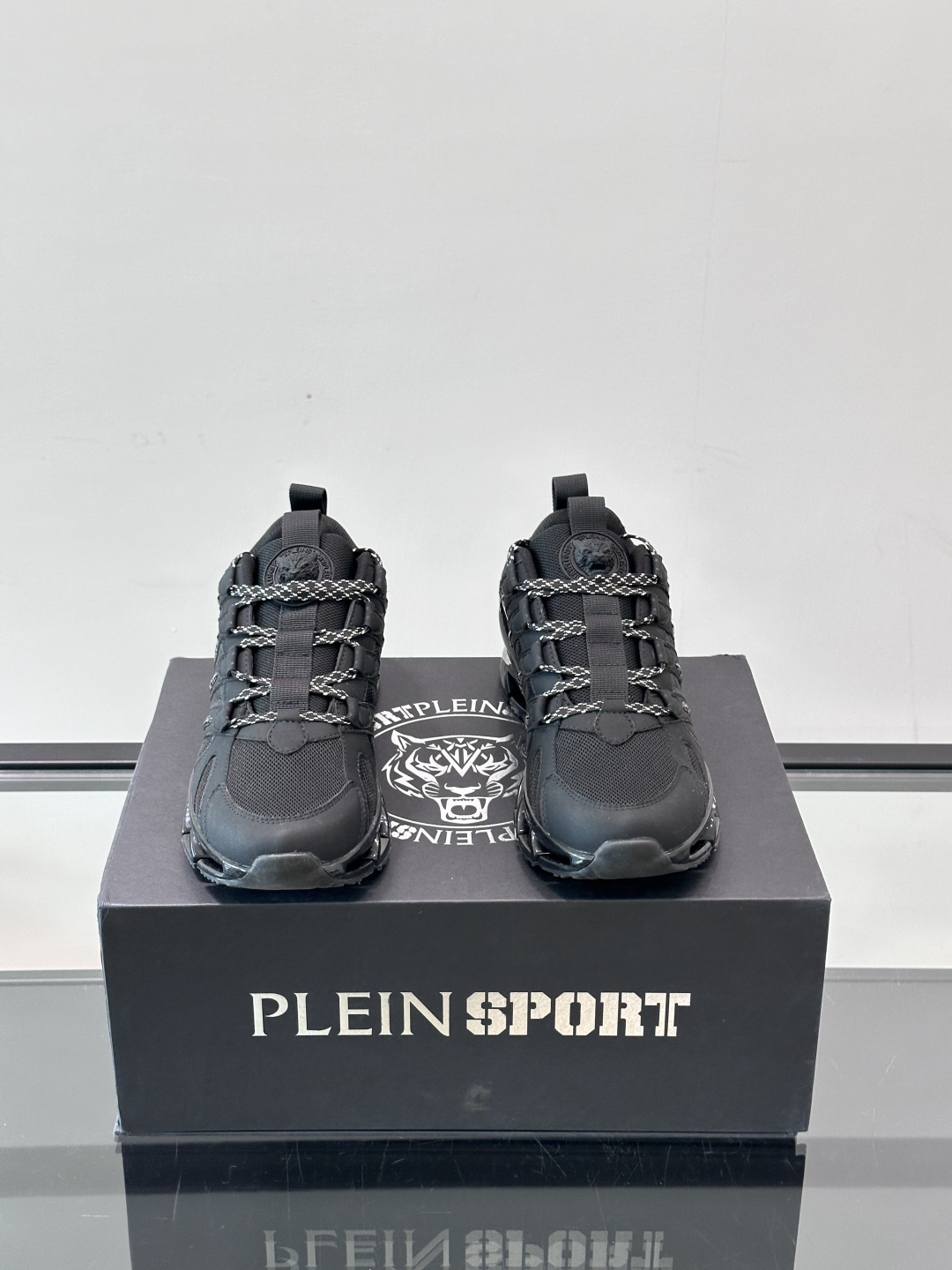PHILIPP PLEIN德国潮牌，原单精品，高端男士休闲运动鞋，特殊渠道货，品质超赞！五金细节极具质感