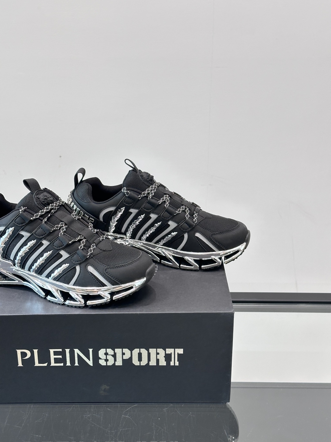PHILIPP PLEIN德国潮牌，原单精品，高端男士休闲运动鞋，特殊渠道货，品质超赞！五金细节极具质感