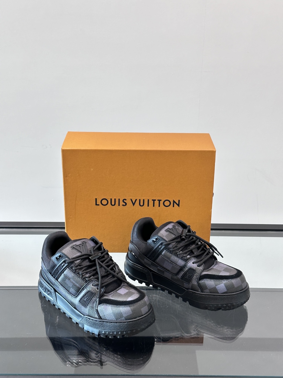 ◾️▫️L Trainer Maxi小胖丁休闲运动鞋，2025早春新配色，将经典 Lv Trainer 