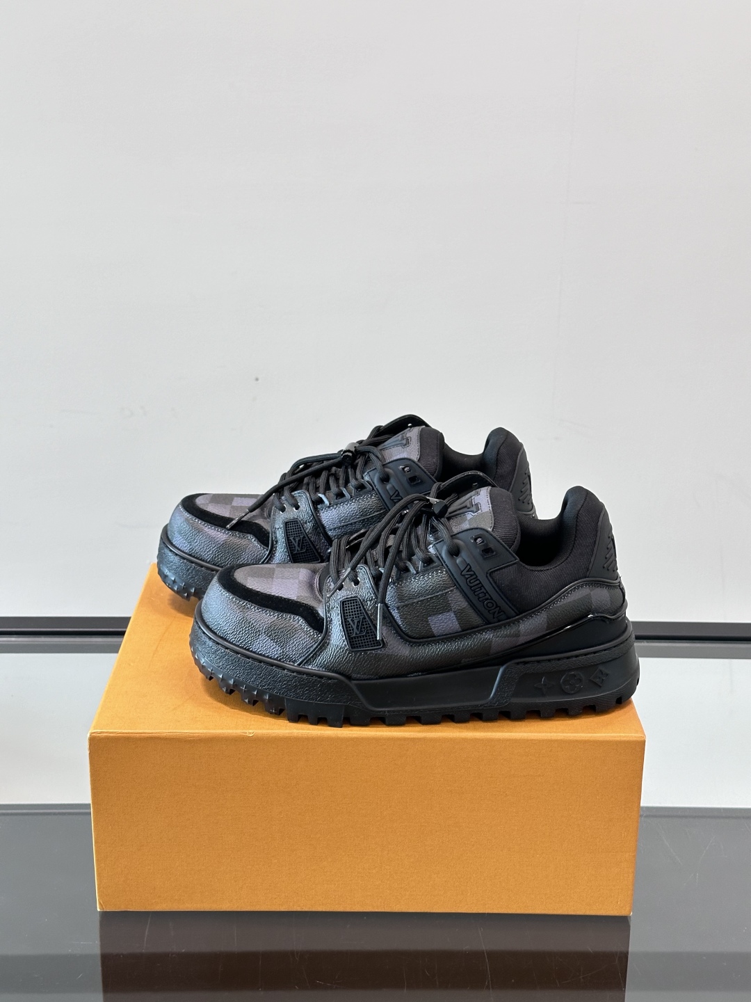 ◾️▫️L Trainer Maxi小胖丁休闲运动鞋，2025早春新配色，将经典 Lv Trainer 