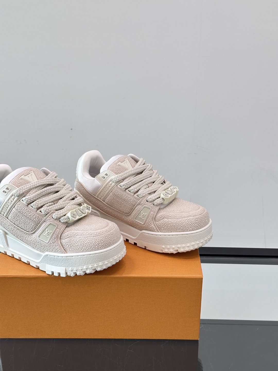 LV新款25ss 春季新品 珍珠Trainer胖丁👌来自于25年度春季新品😍全新的MAXI TRAINE