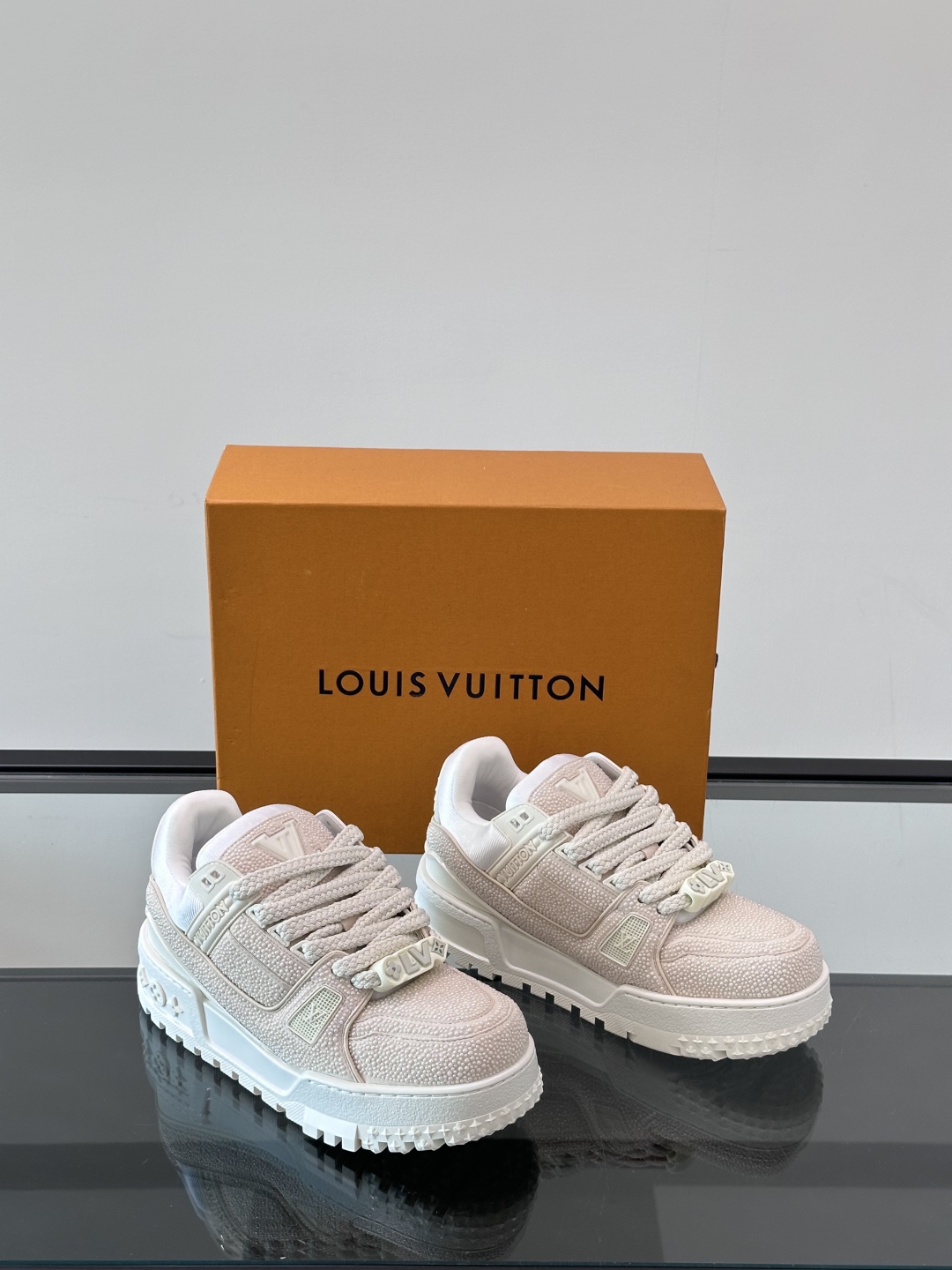 LV新款25ss 春季新品 珍珠Trainer胖丁👌来自于25年度春季新品😍全新的MAXI TRAINE