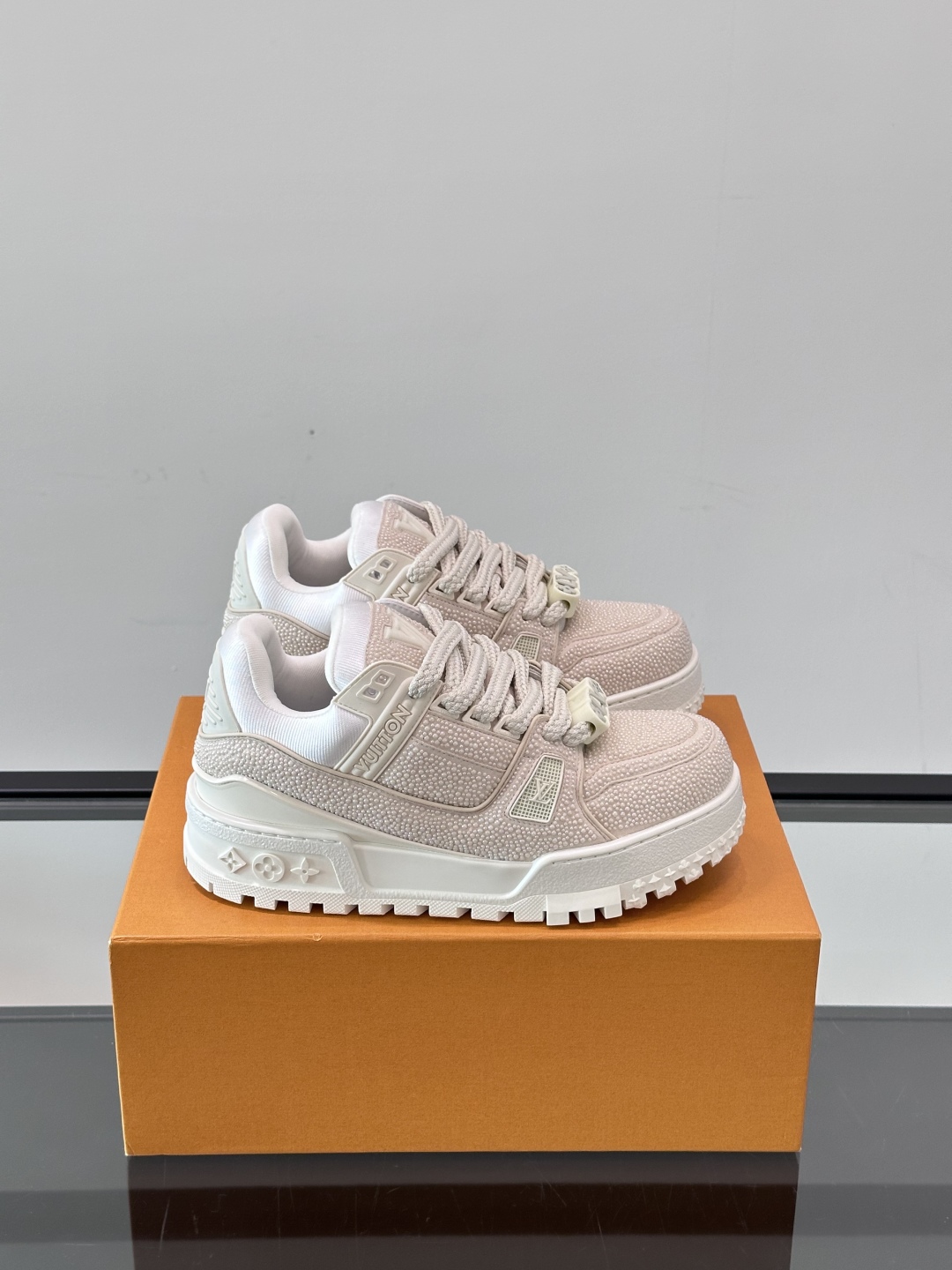 LV新款25ss 春季新品 珍珠Trainer胖丁👌来自于25年度春季新品😍全新的MAXI TRAINE