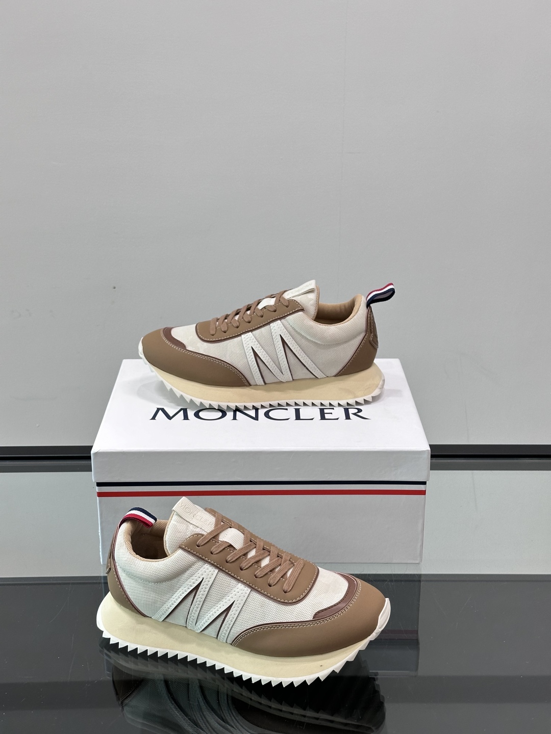 Moncler/盟可睐 Pacey男士运动鞋出货，厚底百搭秋季新款运动鞋！Pacey织物和牛巴革运动鞋是