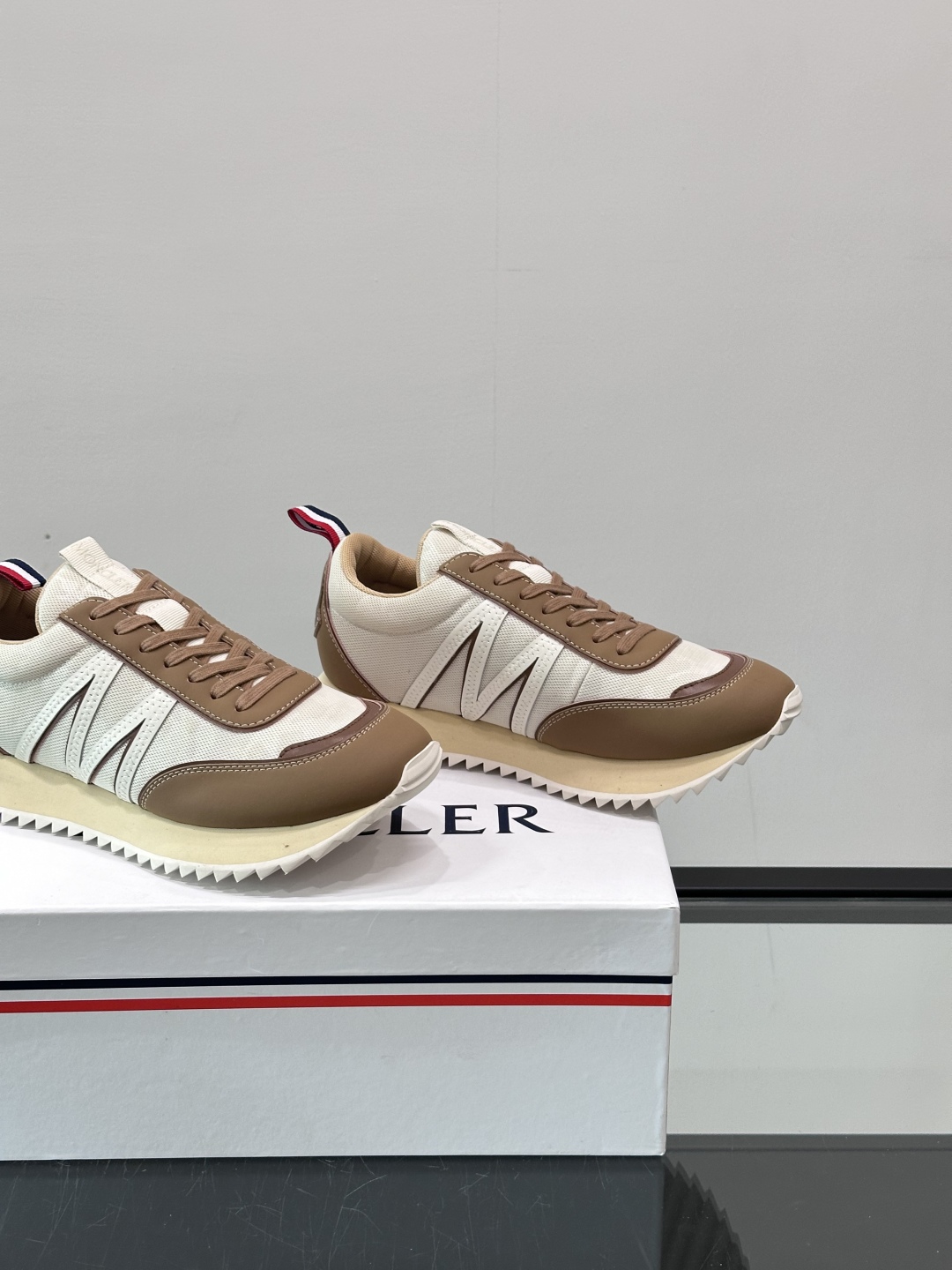 Moncler/盟可睐 Pacey男士运动鞋出货，厚底百搭秋季新款运动鞋！Pacey织物和牛巴革运动鞋是