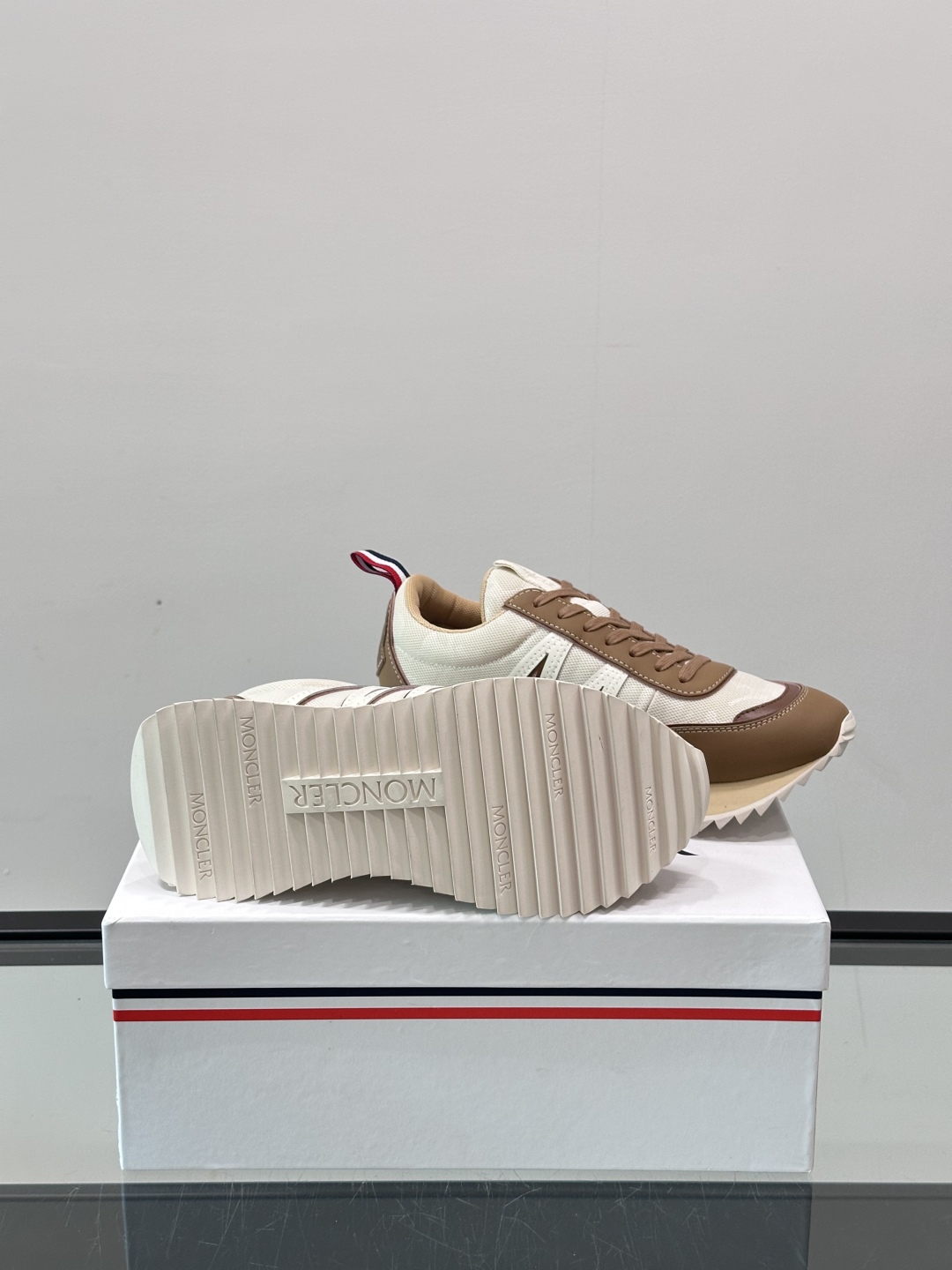 Moncler/盟可睐 Pacey男士运动鞋出货，厚底百搭秋季新款运动鞋！Pacey织物和牛巴革运动鞋是