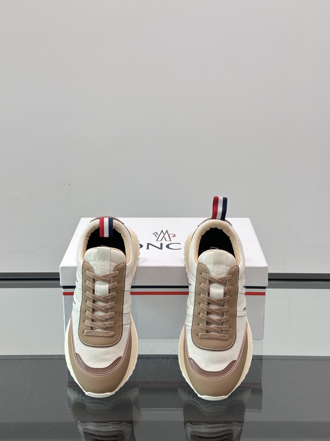 Moncler/盟可睐 Pacey男士运动鞋出货，厚底百搭秋季新款运动鞋！Pacey织物和牛巴革运动鞋是