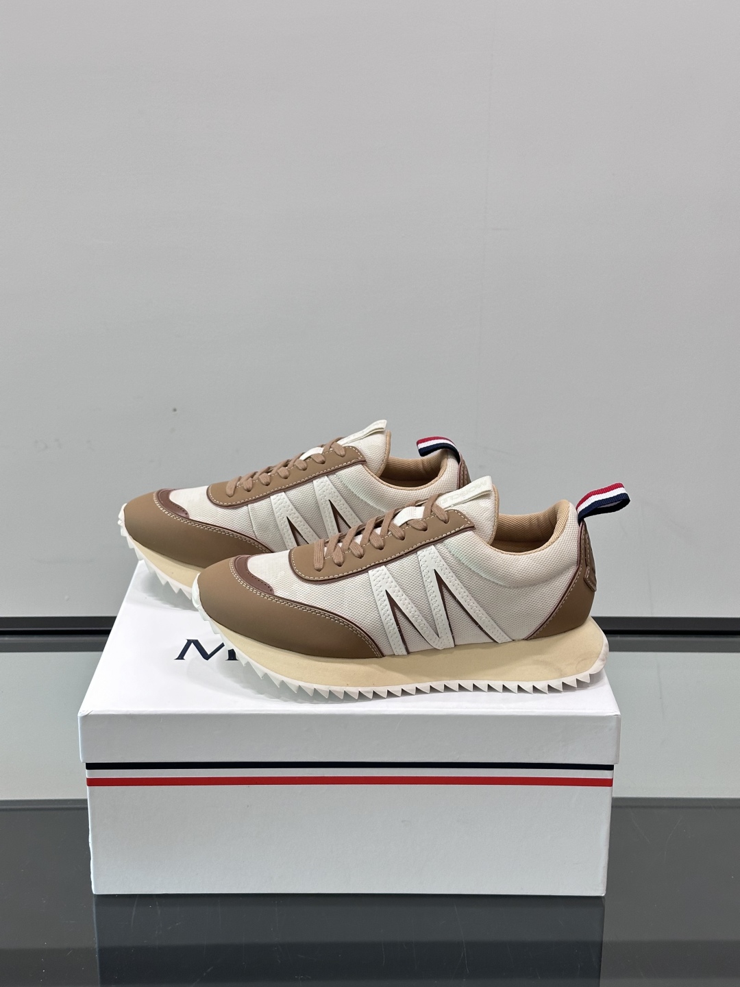Moncler/盟可睐 Pacey男士运动鞋出货，厚底百搭秋季新款运动鞋！Pacey织物和牛巴革运动鞋是