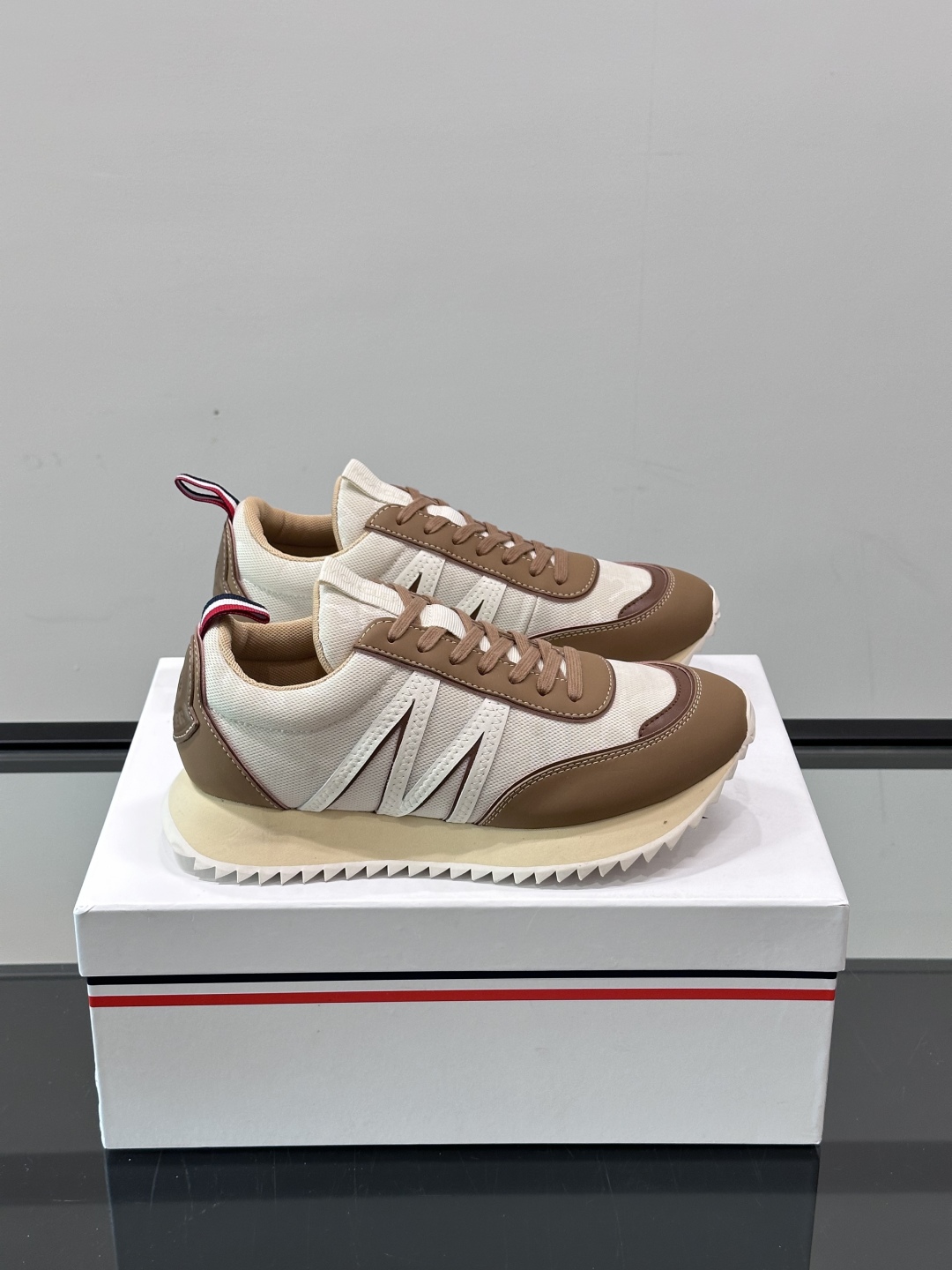 Moncler/盟可睐 Pacey男士运动鞋出货，厚底百搭秋季新款运动鞋！Pacey织物和牛巴革运动鞋是