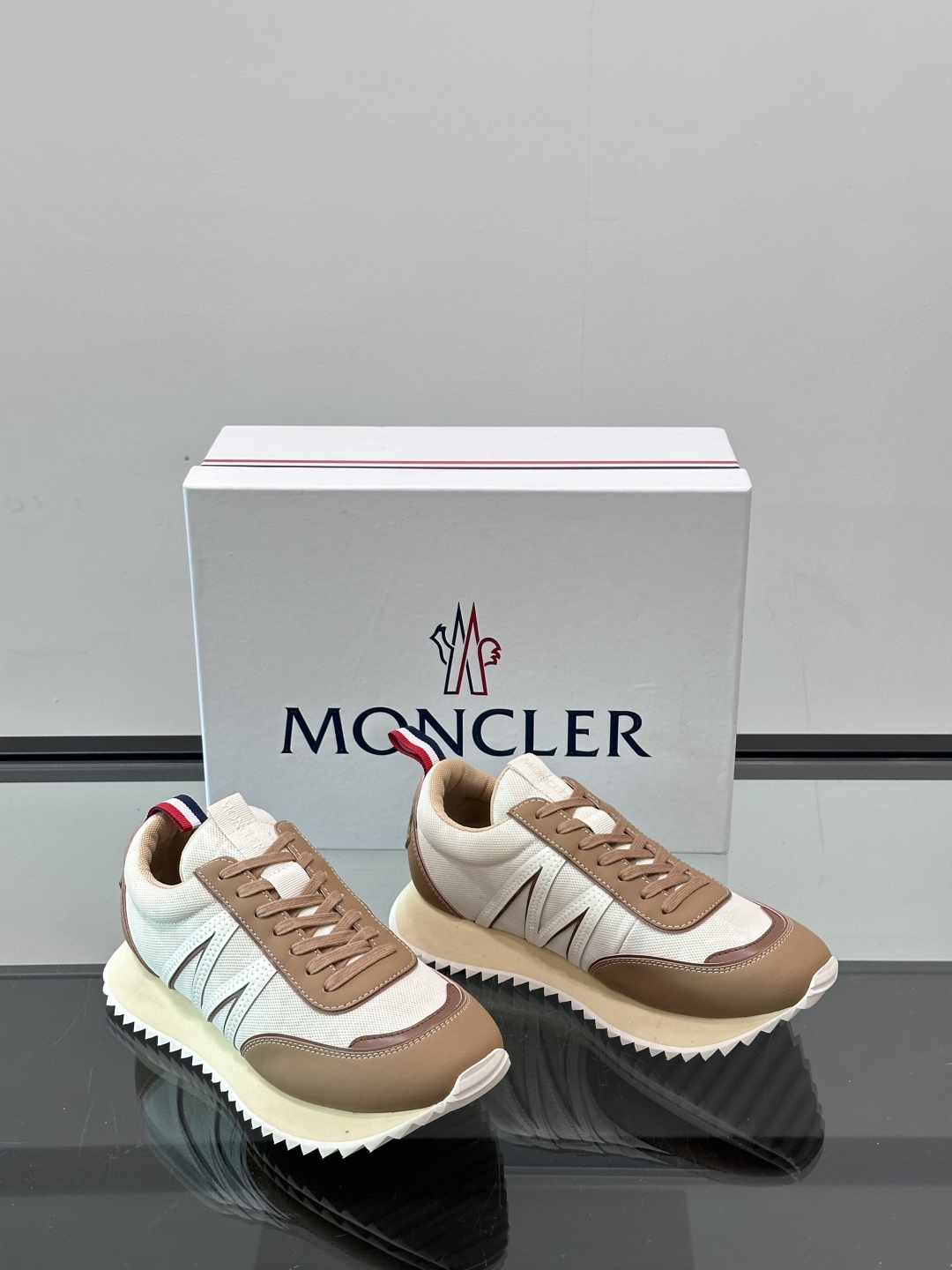 Moncler/盟可睐 Pacey男士运动鞋出货，厚底百搭秋季新款运动鞋！Pacey织物和牛巴革运动鞋是