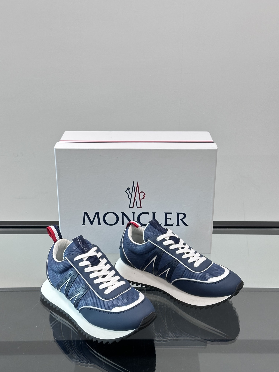 Moncler/盟可睐 Pacey男士运动鞋出货，厚底百搭秋季新款运动鞋！Pacey织物和牛巴革运动鞋是